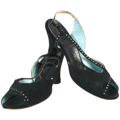 Handgefertigte Jules Schoen Peep Toe Schwarze Wildleder-Pumps mit Glas Strassbesatz und Peep Toe