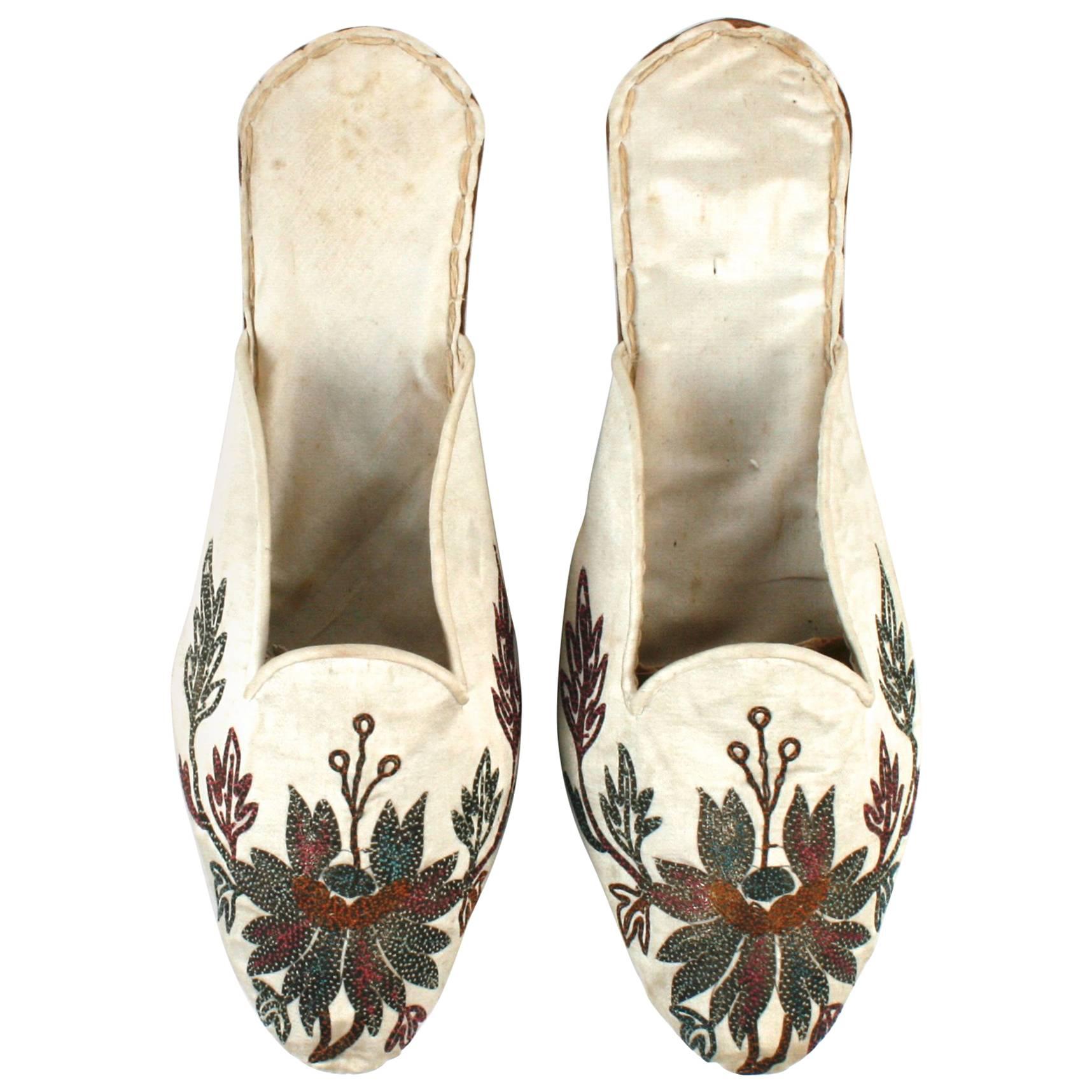 Handmade Indian Silk Floral Embroidered Flat-Heeled Mules