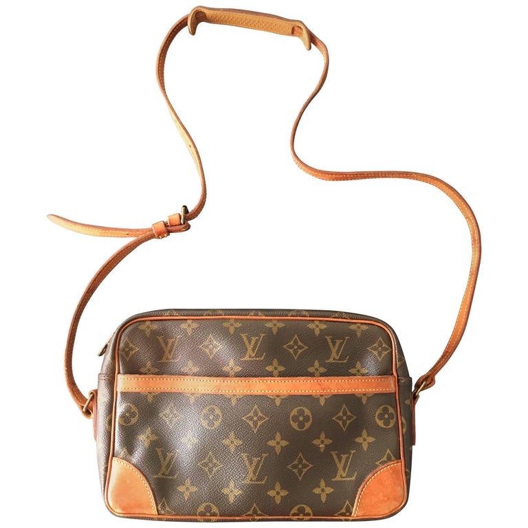 Louis Vuitton 1980s Monogram Trocadero Shoulder Handbag. For Sale at 1stdibs
