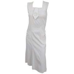 Robe de jour blanche à pois suisses des années 1920 avec grand bouton 