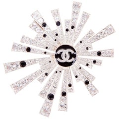 CHANEL Brooch Comet in Mat Silver Metal set with Crystals