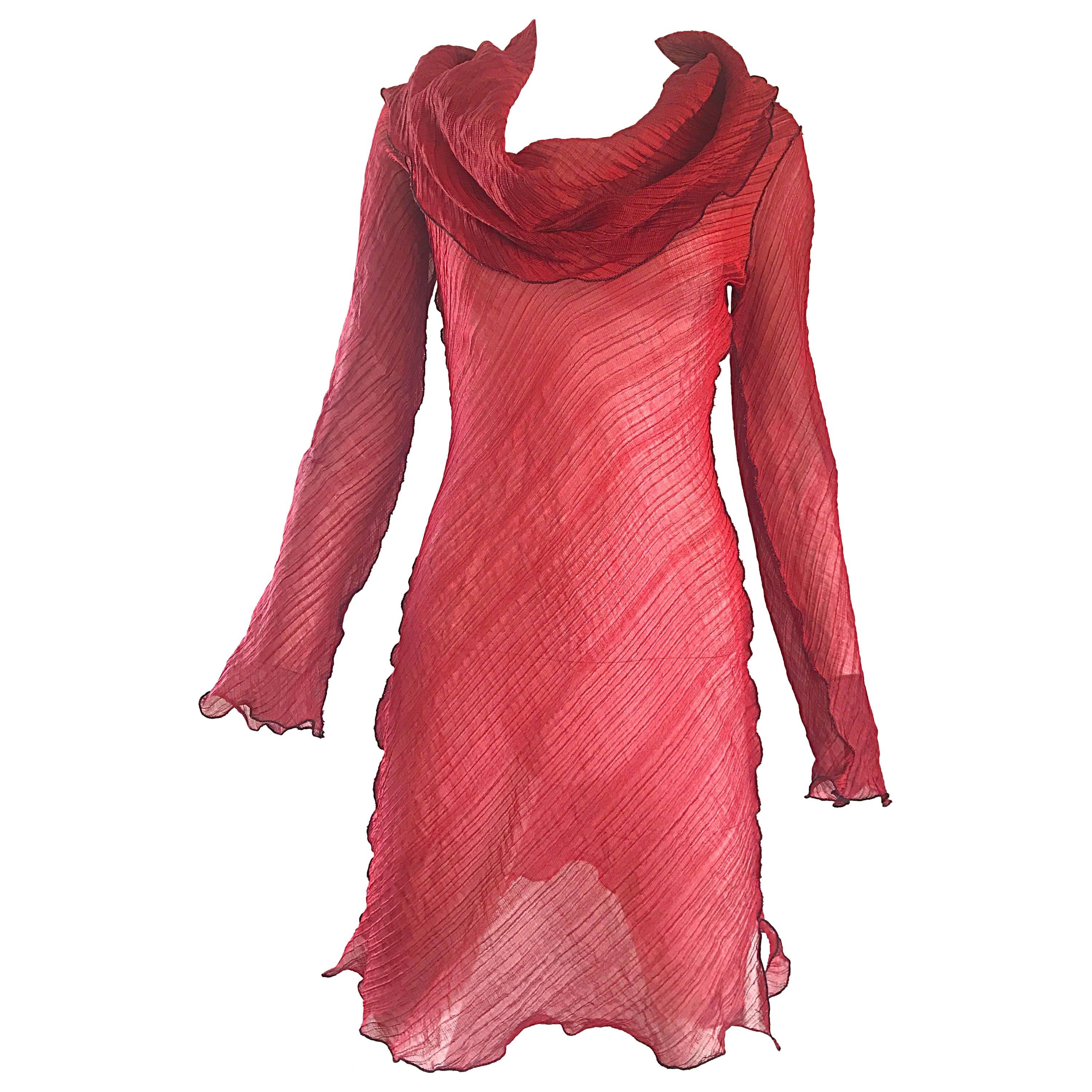 Cari Borja - Robe tunique rouge semi-transparente à col bénitier en soie et rayonne 