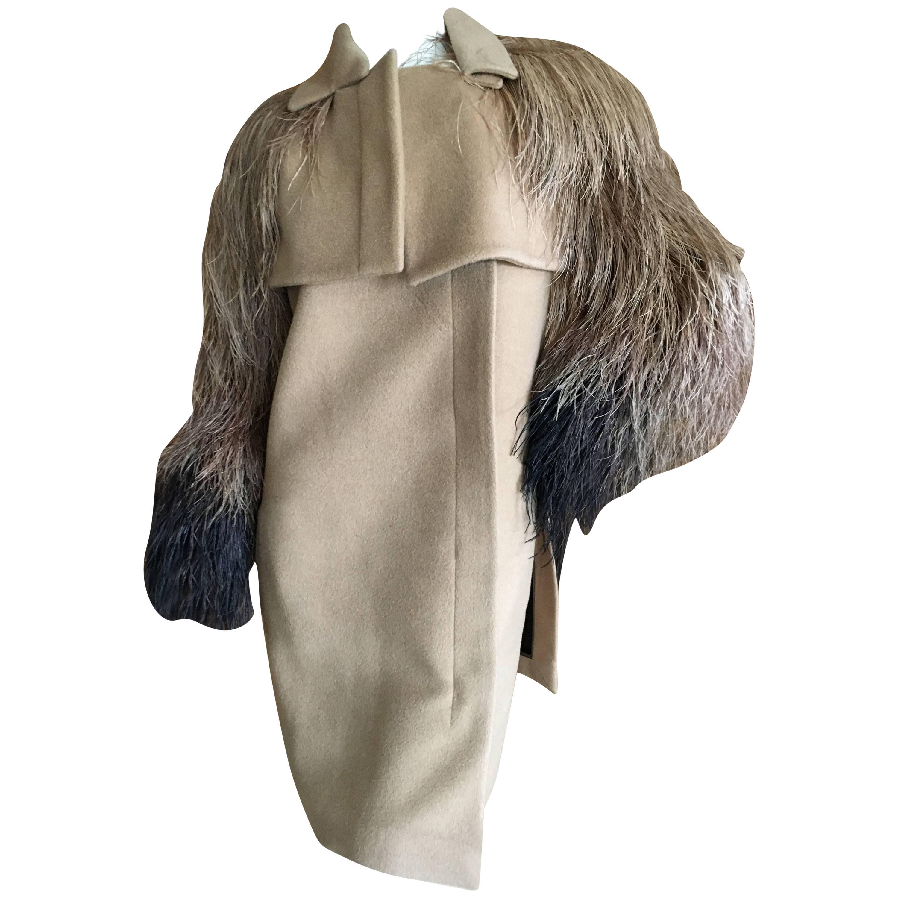Gucci Luxurious Cashmere Coat with Ombre Feather Sleeves Size 38 For Sale