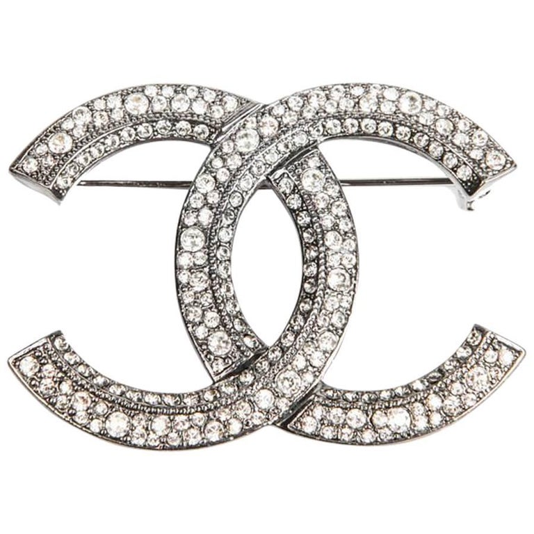 CHANEL Double C Brooch in Silver Plated Metal and Rhinestones at