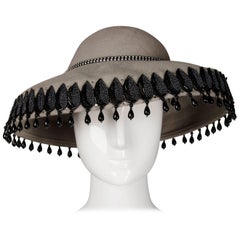 Non porté avec étiquettes - Vintage Makins New York - Chapeau gris avec perles et strass