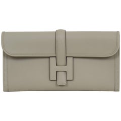 New in Box Hermes Jige Elan Sage Green Swift Clutch Bag