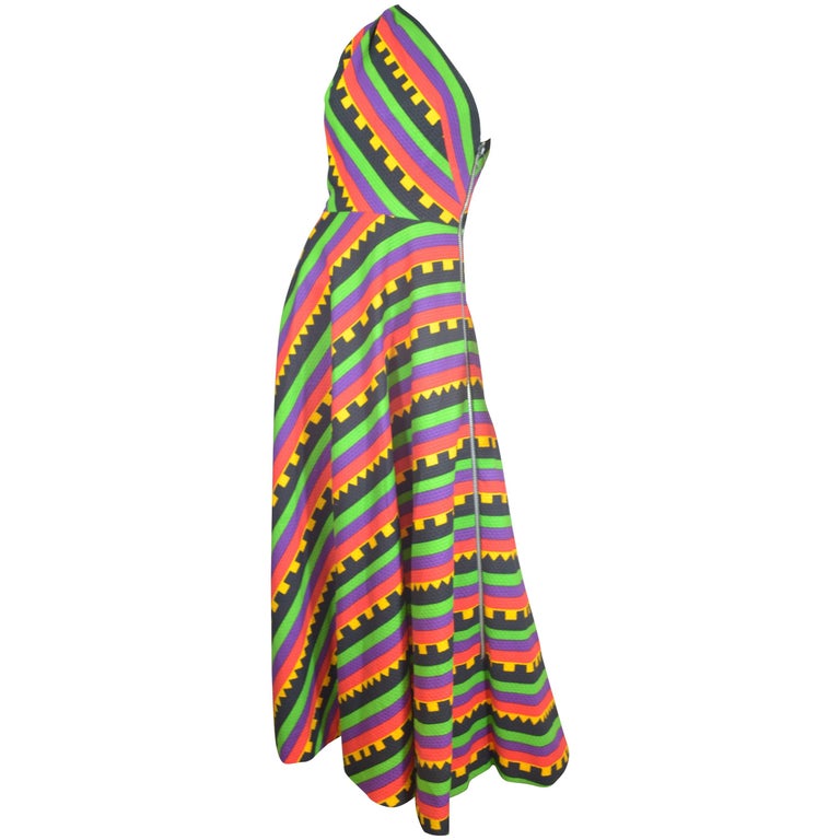 sex and the city one shoulder dress This is one of my favourite dresses of Carrie's but I haven't seen a trace of it anywhere else. I believe it's Dolce & Gabbana, any insights? : r/sexandthecity