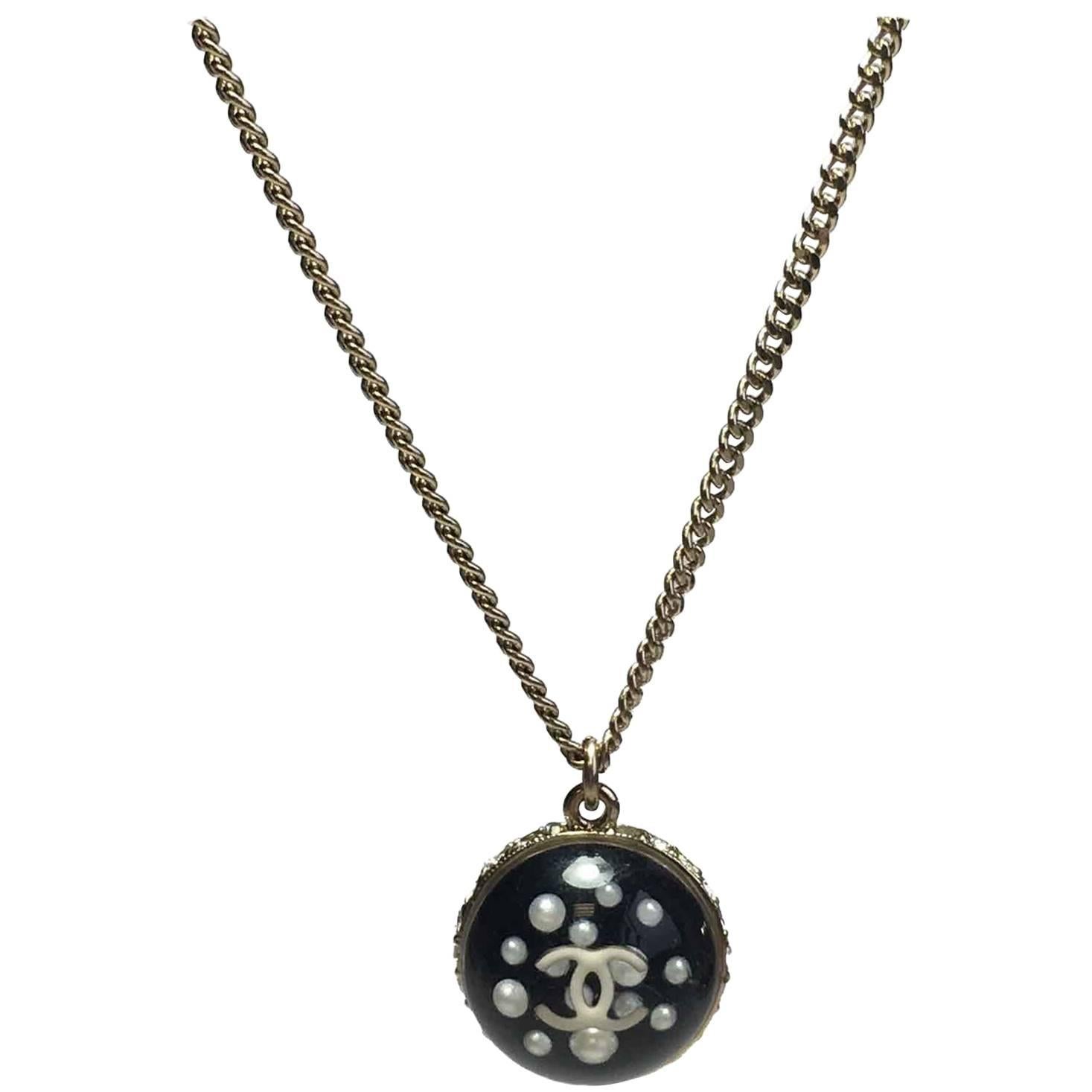 CHANEL Necklace in Gilded Metal and Ball Pendant with Inclusion of CC and Pearls