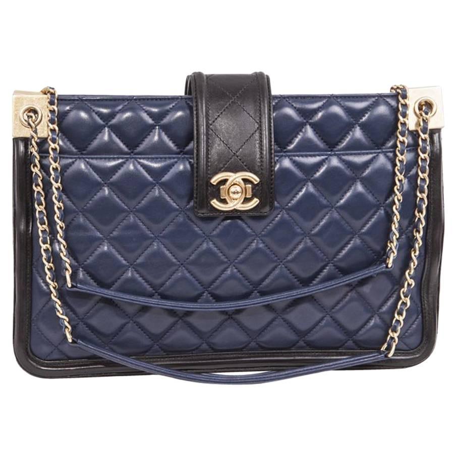 CHANEL Bag in Blue Quilted Leather and Black Finishes