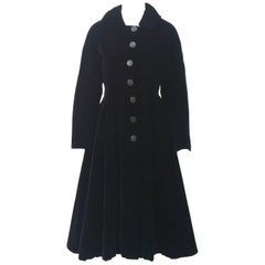 Manteau en velours noir des années 1950