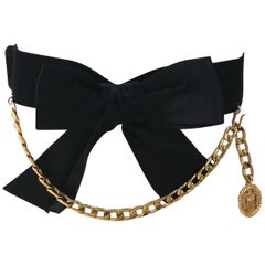 Chanel vintage bow and gold tone chain belt