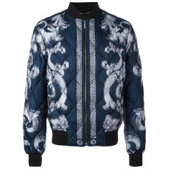 VERSACE 'Lenticular Foulard' QUILTED SILK DOWN BOMBER JACKET pour HOMMES