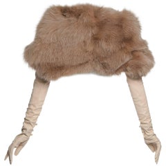 Défilé d'automne Nina Ricci - Châle en fourrure de renard et gants en cuir:: 2012