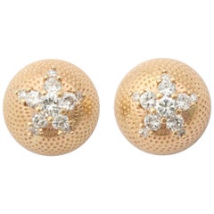 Floral Diamond and 18 kt Stud Earrings