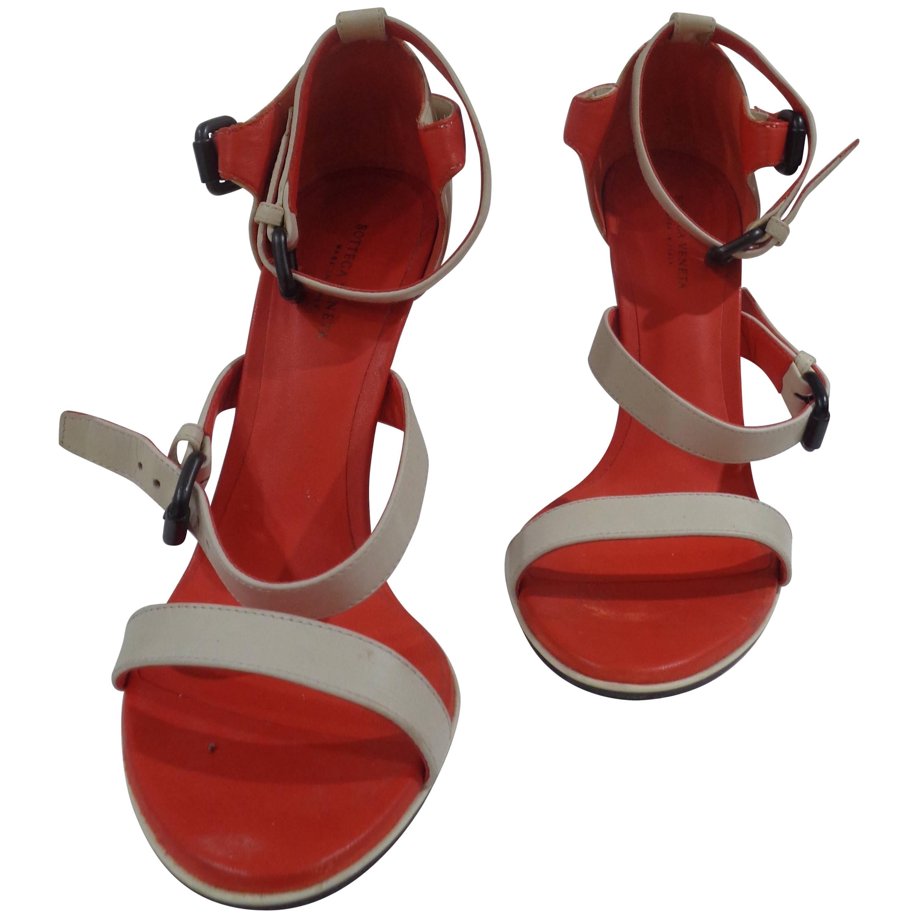 Bottega Veneta beije and orange leather sandals For Sale