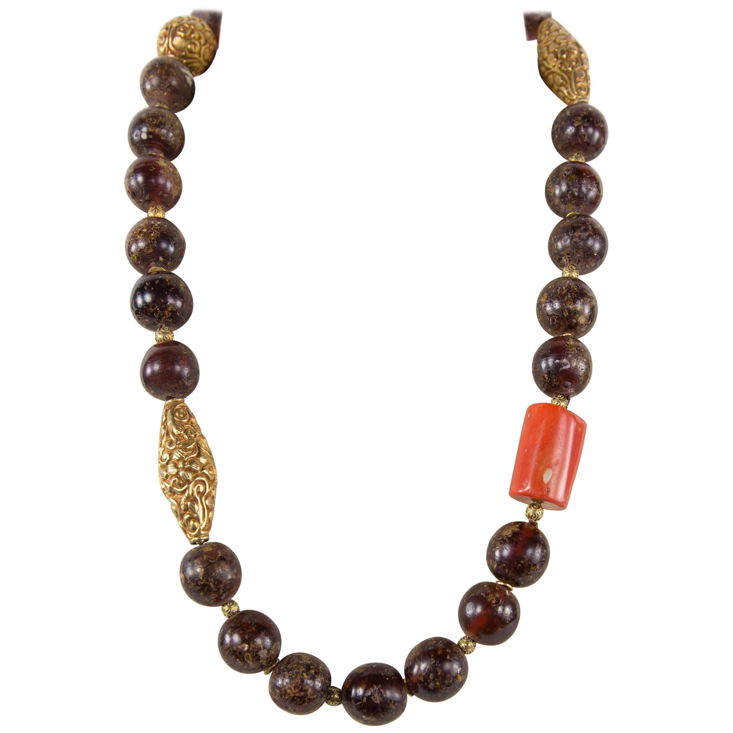 Erbstück-Halskette, fabelhafte antike tibetische natürliche Bernsteinkoralle und Goldperlen im Angebot