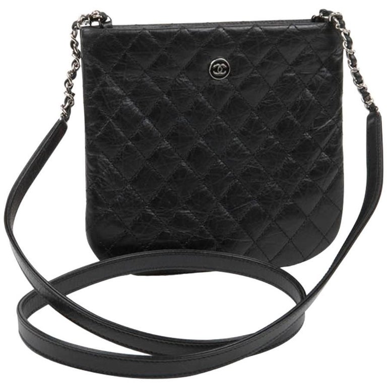 chanel pouch medium