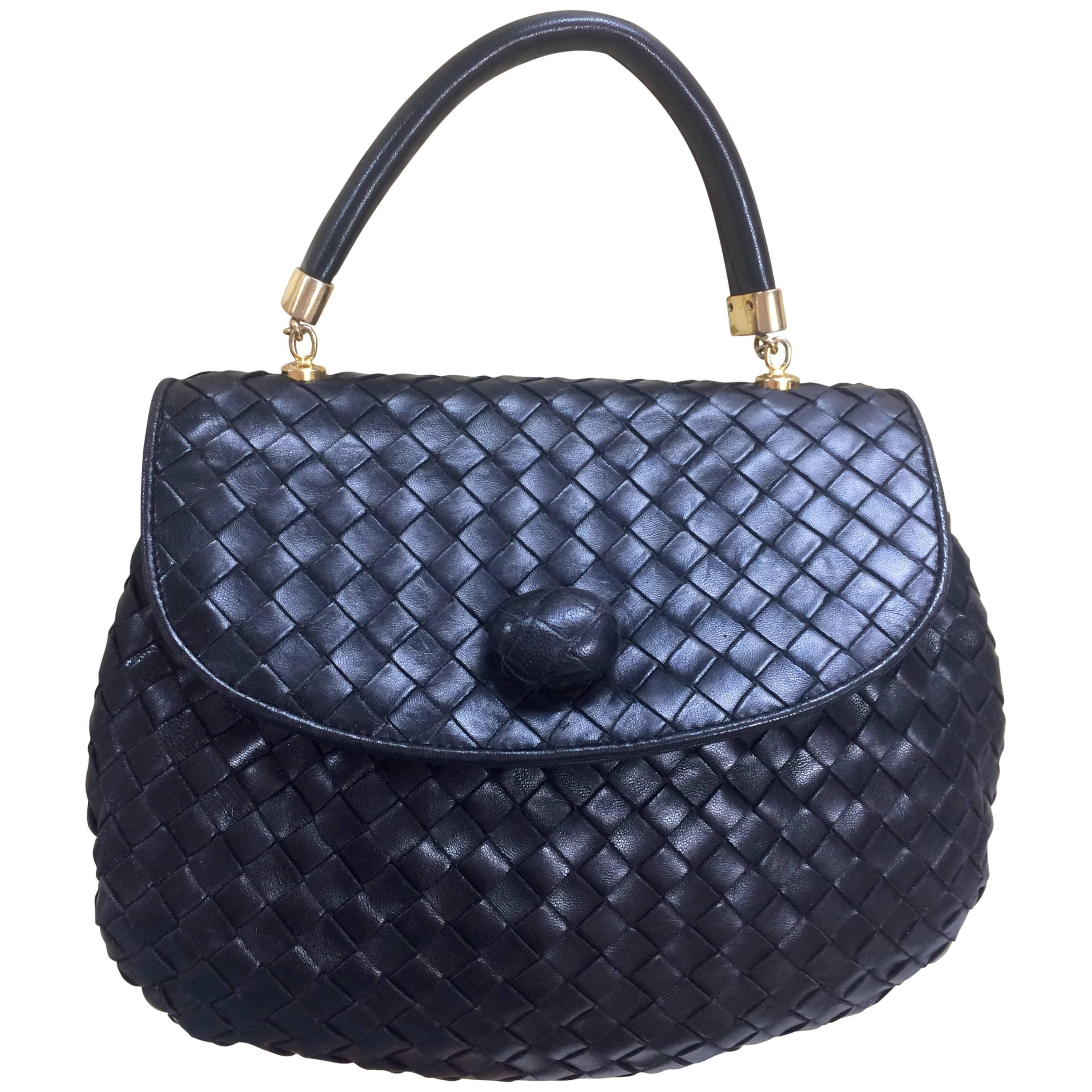 Vintage Bottega Veneta black intrecciato, woven lambskin handbag. Classic purse. For Sale