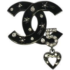 CHANEL CC Brooch in Silver Plated Metal and Black Enamel