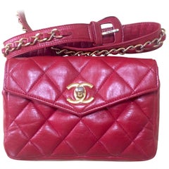 Retro CHANEL red lamb leather waist bag, fanny pack with belt and cc closure.