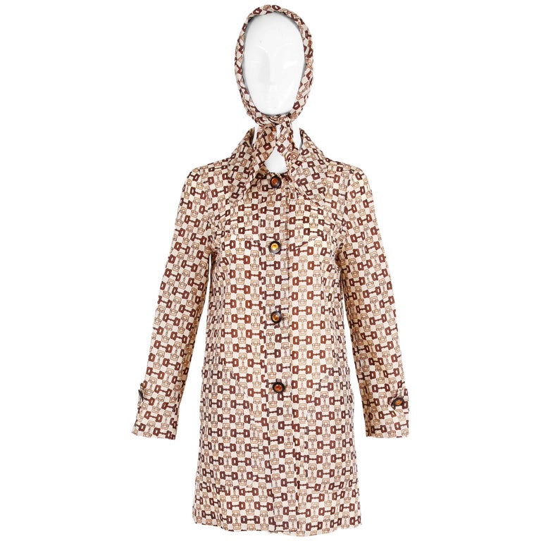 1970's Gucci Horsebit Print Raincoat w/ GG Logo Buttons, Head Scarf and  Pouch at 1stDibs