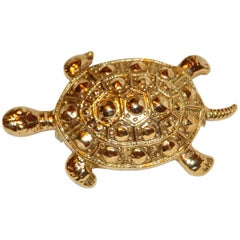 Broche fantaisiste « tortue » en or doré poli avec gravure détaillée