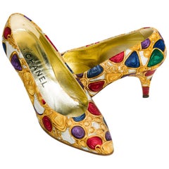 1990er Chanel Seide Gripoix CC Logo Druck Heels Vintage