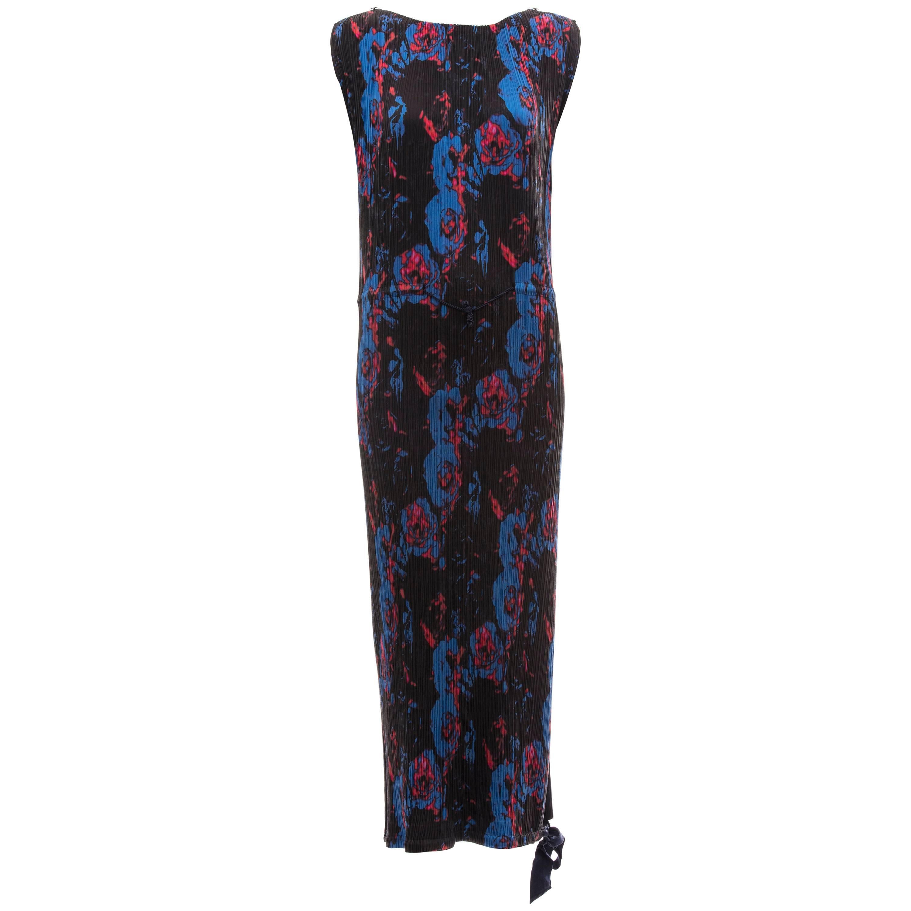 Issey Miyake Sleeveless Navy Blue Printed Silk Pleated Dress, Spring 2007 For Sale