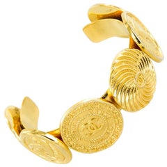 Vintage Collector CHANEL Bracelet set with Buttons in Gilded Metal