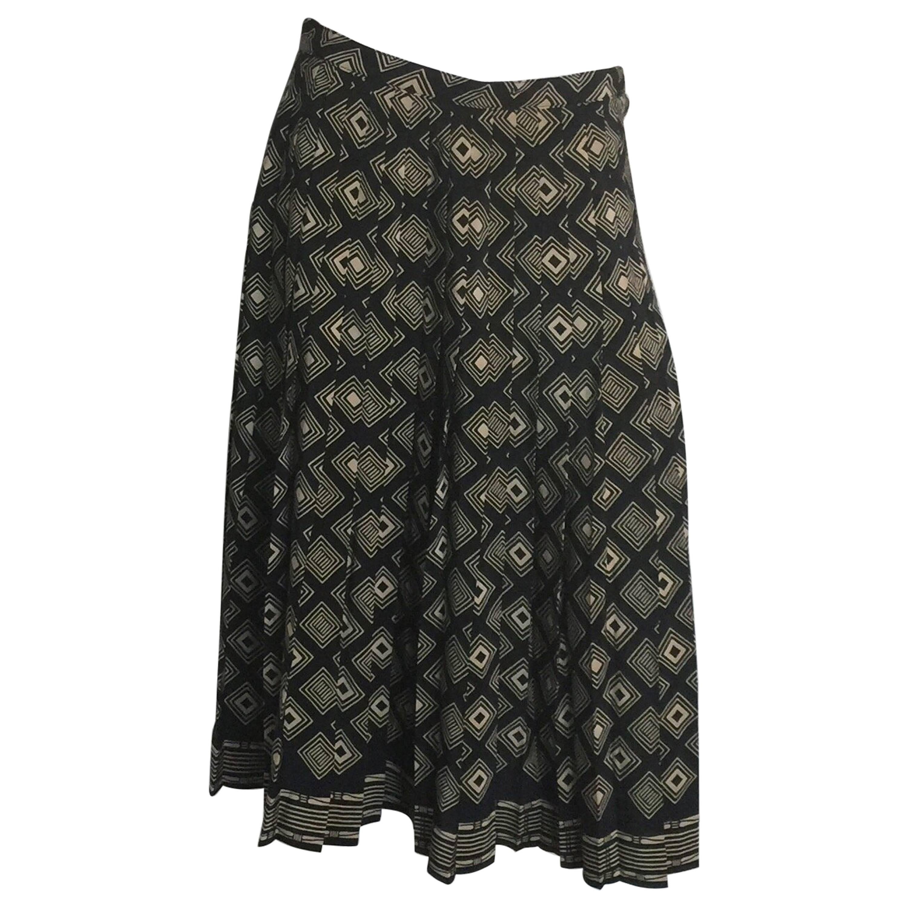 Adolfo black and tan printed pleated silk skirt For Sale