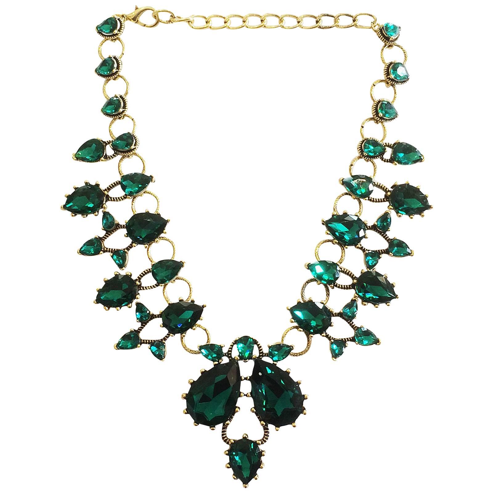 Designer Oscar de la Renta standout emerald green glass necklace 