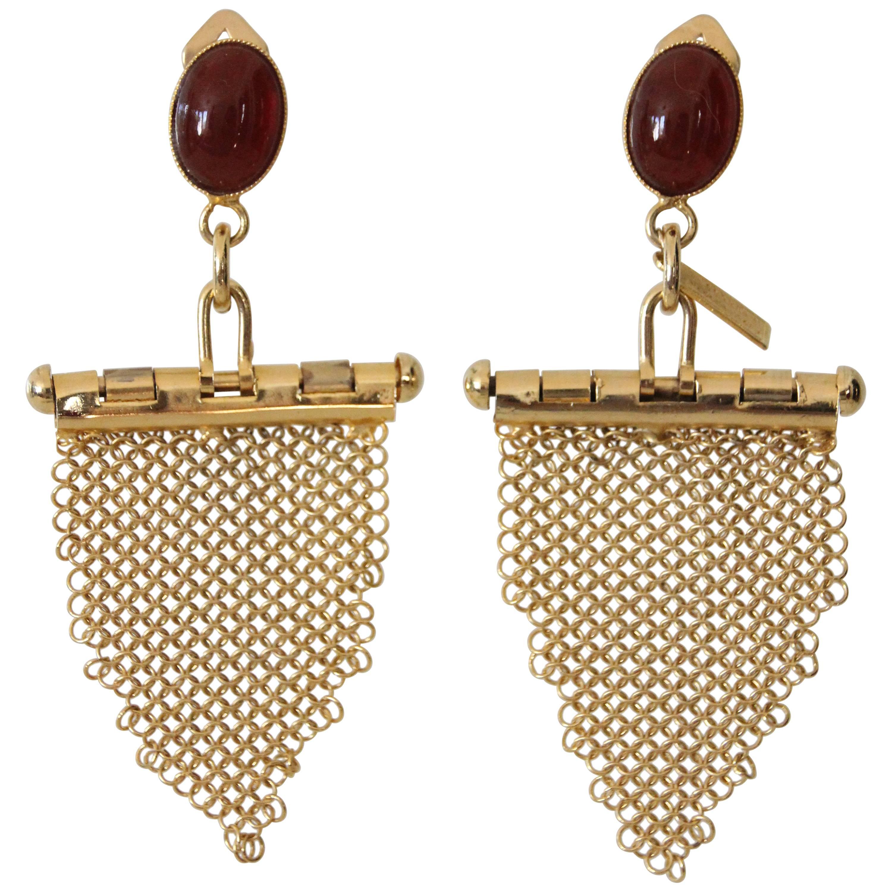 1980s U. Correani Gold-Tone Chain Mail Fringe Earrings w Carnelian Glass Stone For Sale