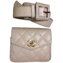 Retro CHANEL cream beige caviar waist purse, hip, fanny pack with golden CC.