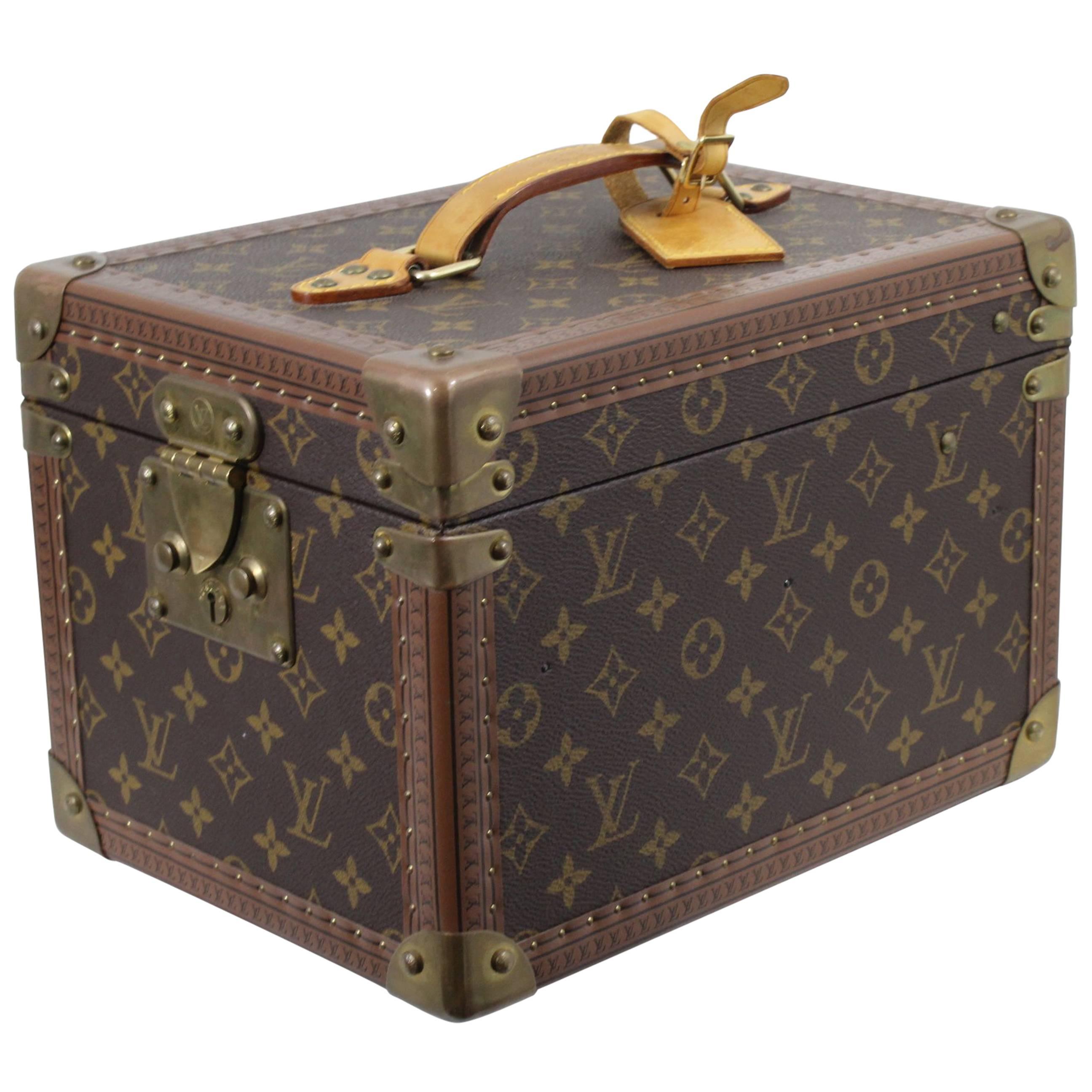 Louis Vuitton vanity Case Vintage Trunk For Sale