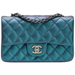 2017 Chanel Sac à rabat miniature rectangulaire en cuir d'agneau matelassé métallisé turquoise