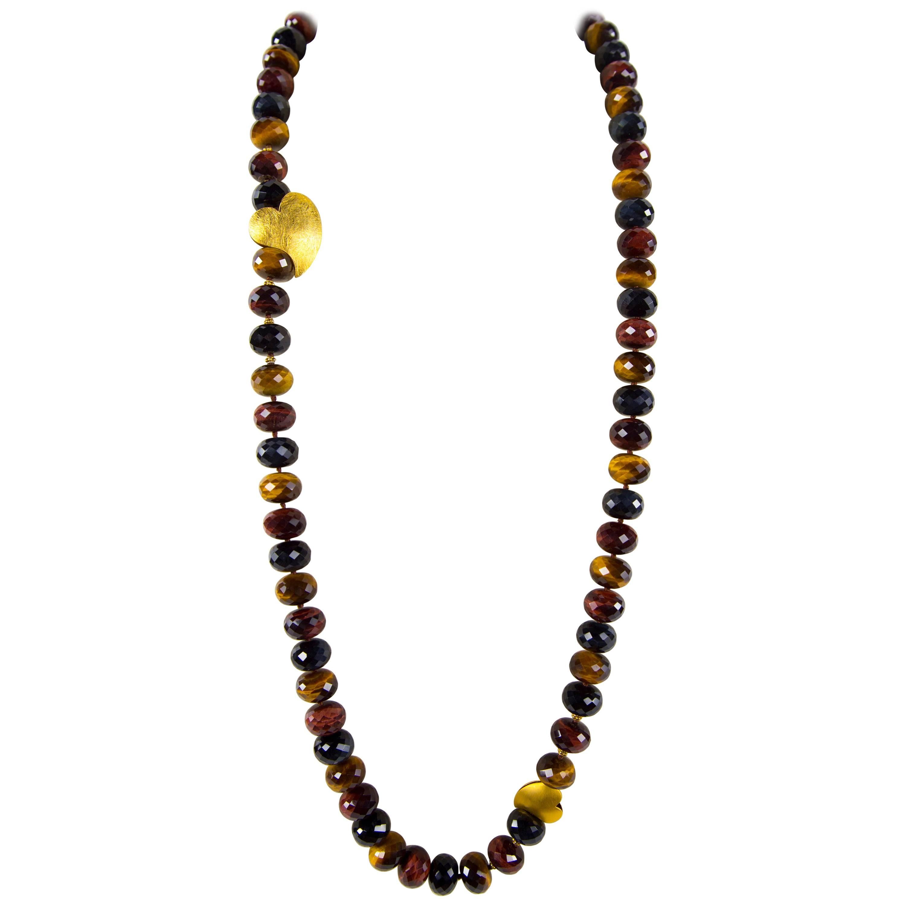 Belle trouvaille de succession "Heart of My Heart Collier" en œil de tigre multicolore en vente