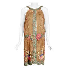 Robe Flapper déco de couture vintage Henri Bendel en soie lamée perlée à fleurs, années 1920