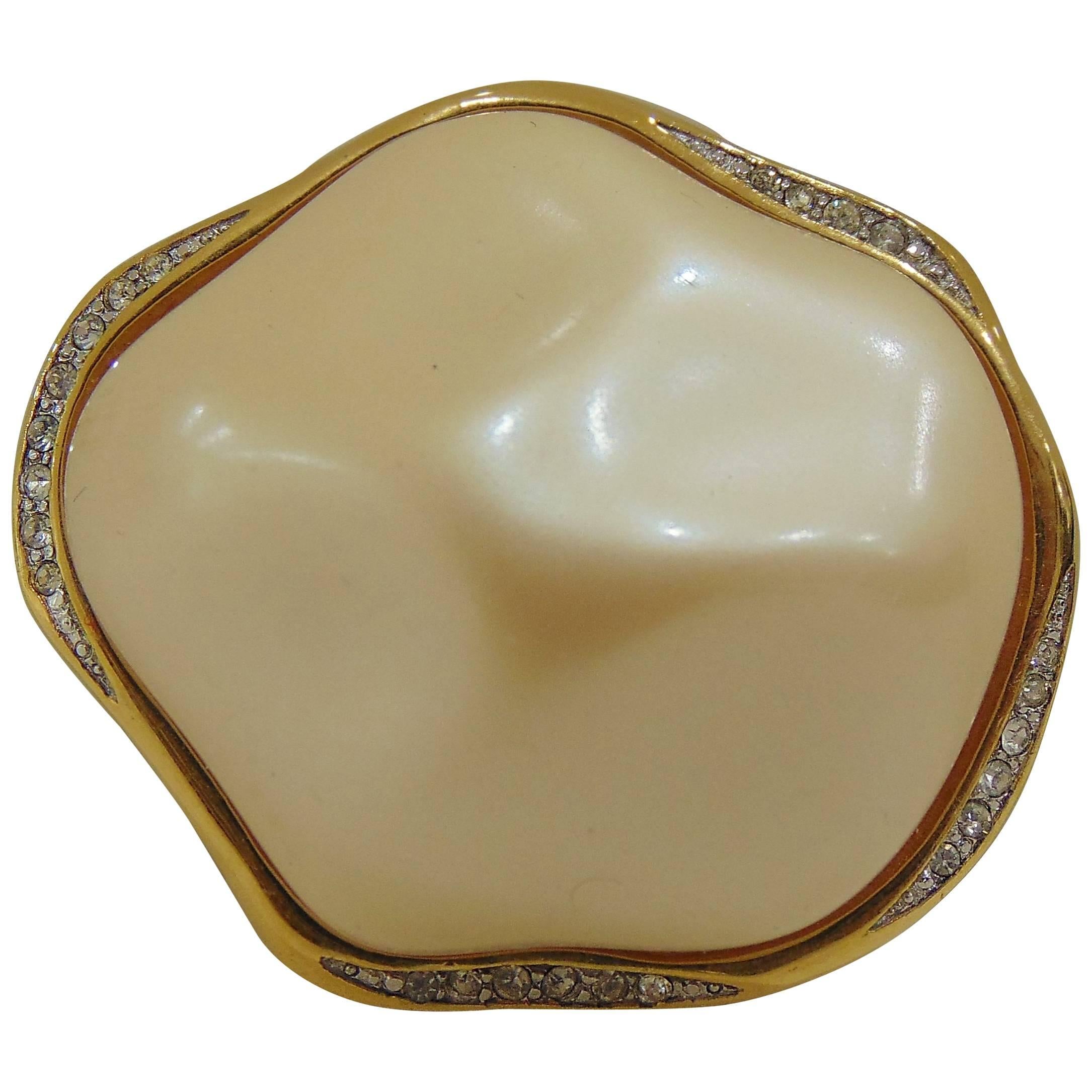 1980s Givenchy gold tone faux pearls pin For Sale