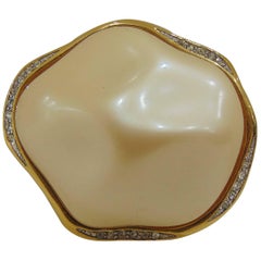 1980s Givenchy gold tone faux pearls pin