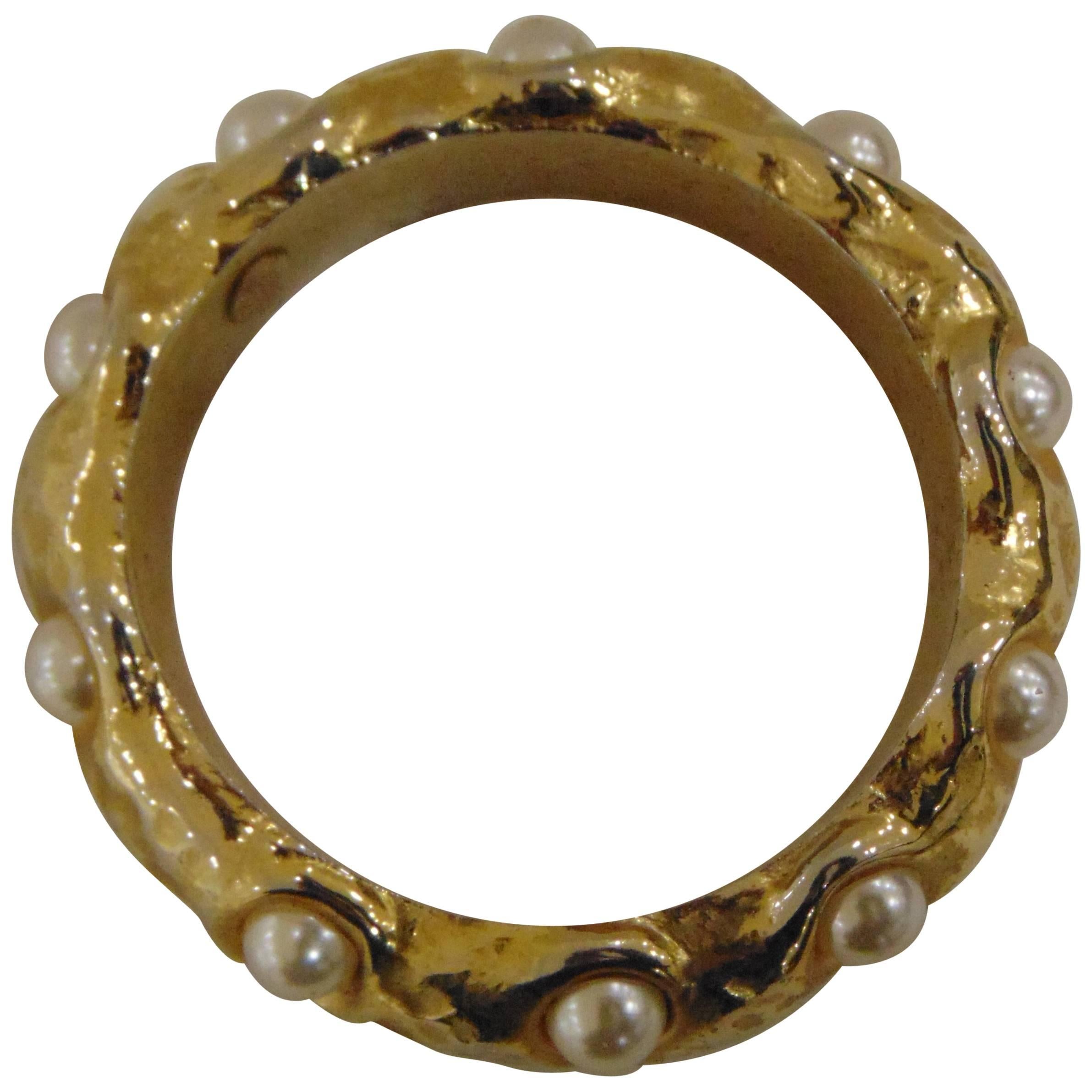 1980s La porte bleue gold tone faux pearls bracelet bangle For Sale