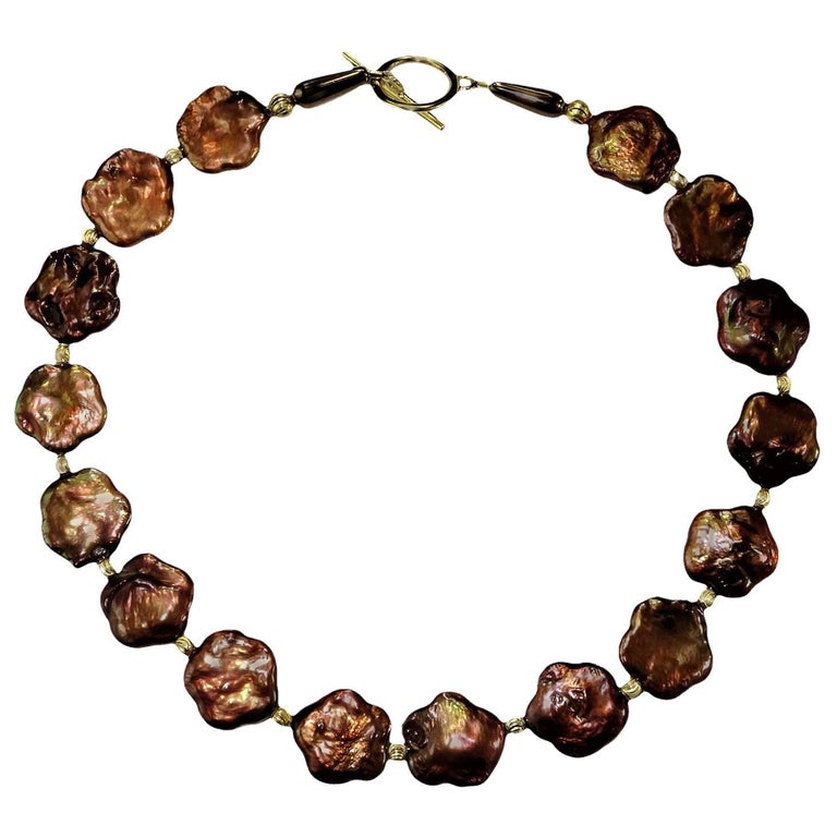 These are splendid pearlescent stars and you will be the star of the show! Bronze, coppery iridescent star shaped slightly lumpy, uneven Coin Pearls with gold tone accents necklace.
Size: approximately 20 mm
Length: 17.5 inches
Clasp: gold plated
