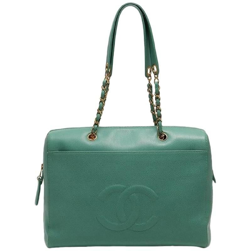 Vintage CHANEL green caviar leather chain shoulder large tote bag with CC. For Sale