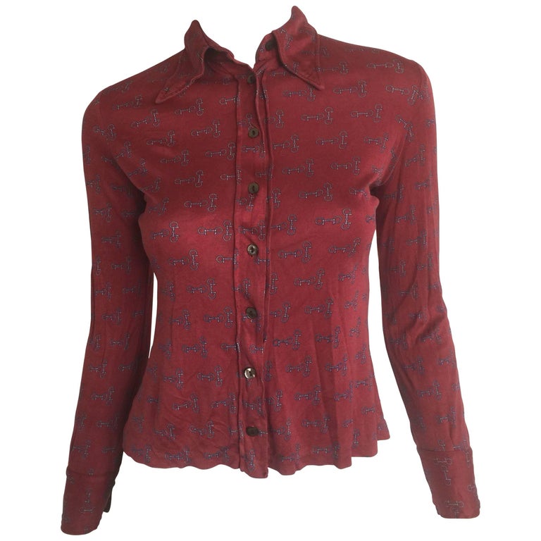 Join Our Mailing List Blouses can be cleverly used to incorporate personal style and a splash of modern glamour into a traditional saree look. Experiment with modern blouse neck designs to create a stylish look for parties and special occasions.