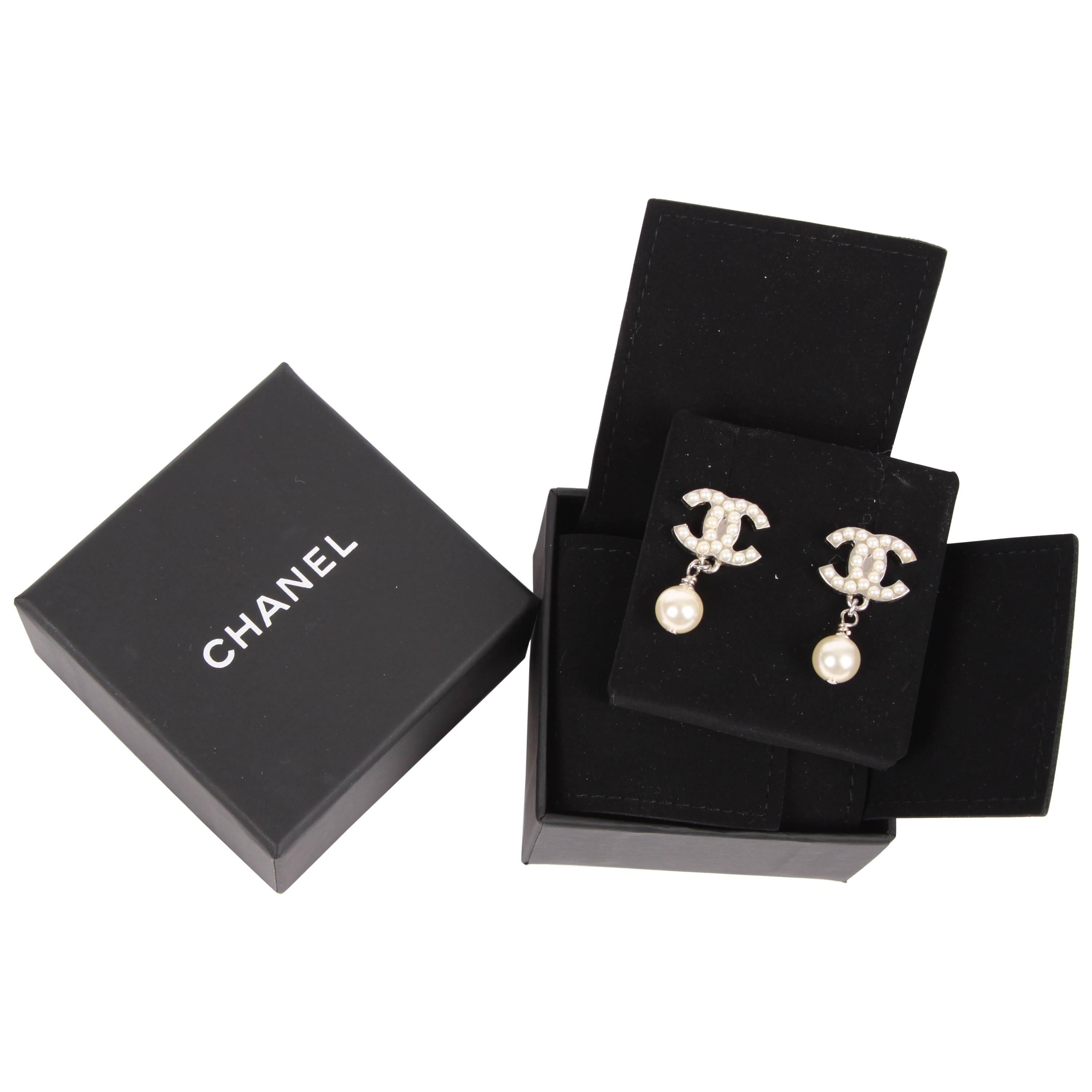 Chanel CC Logo Pearl Earrings - silver