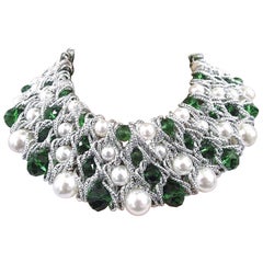 Fabuleux collier fantaisie en forme de cage en fausses perles, émeraudes vertes et cristal transparent