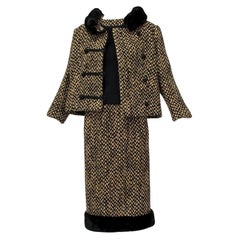 Completo con gonna Camelot in tweed marrone con rifiniture in visone e colletto in piedi - S, anni '60
