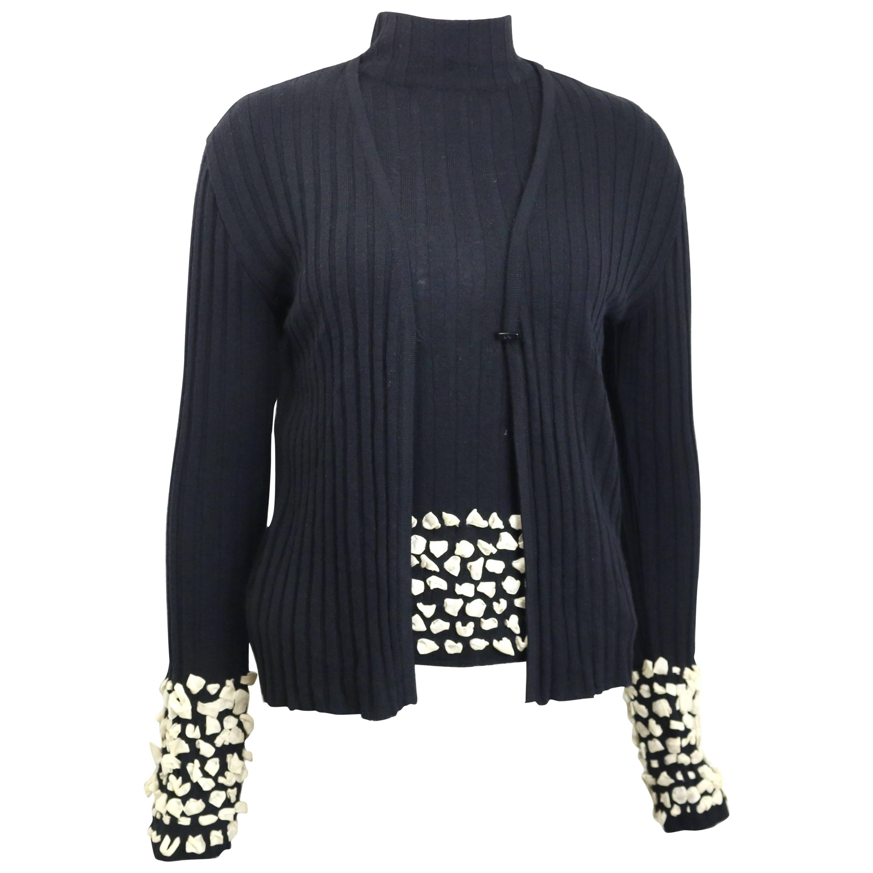 Gianni Versace Couture Ensemble double en laine tricotée noire et dentelle blanche  en vente