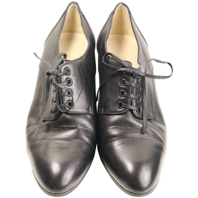 CHANEL Black Patent Leather Brogue Lace-up shoes in size 39. - Bukowskis