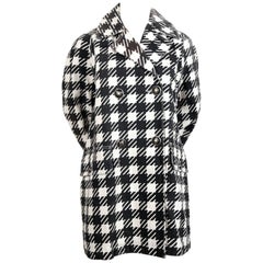 1991 - AZZEDINE ALAIA - Manteau "Tati" à carreaux noirs avec boutons étoilés