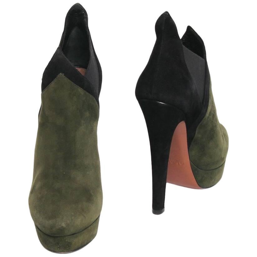 ALAIA Low Boots in Green and Black Suede Size 36FR For Sale